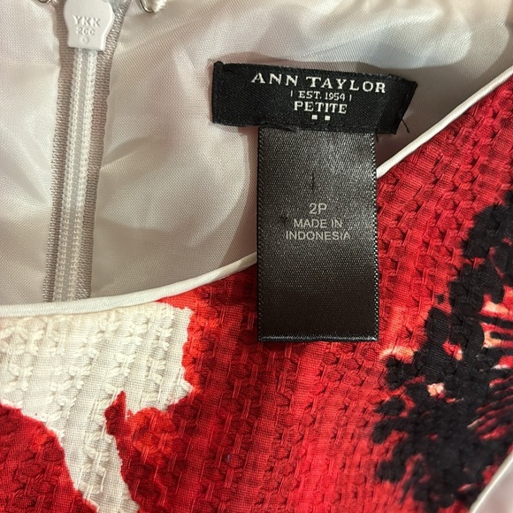 LOFT Poppy flower pattern, textured fabric dress fully lined - Picture 7 of 9